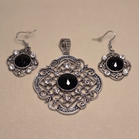 Jewelry - Silver & Black Vintage Look Pendant & Earrings Set